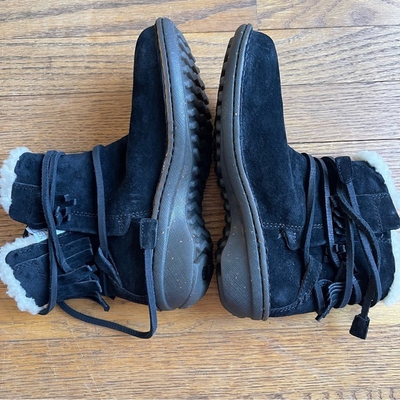 UGG Gaviota 5749 Short Leather Suede Boot Black Size 5 - Picture 4 of 7